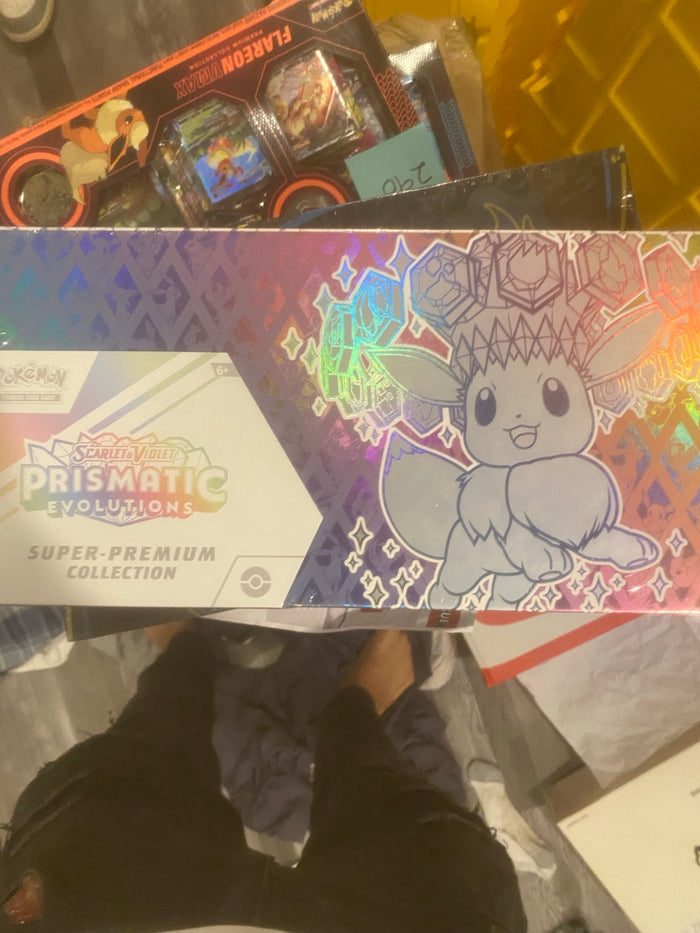 Pokémon TCG: Scarlet & Violet—Prismatic Evolutions Super-Premium Collection